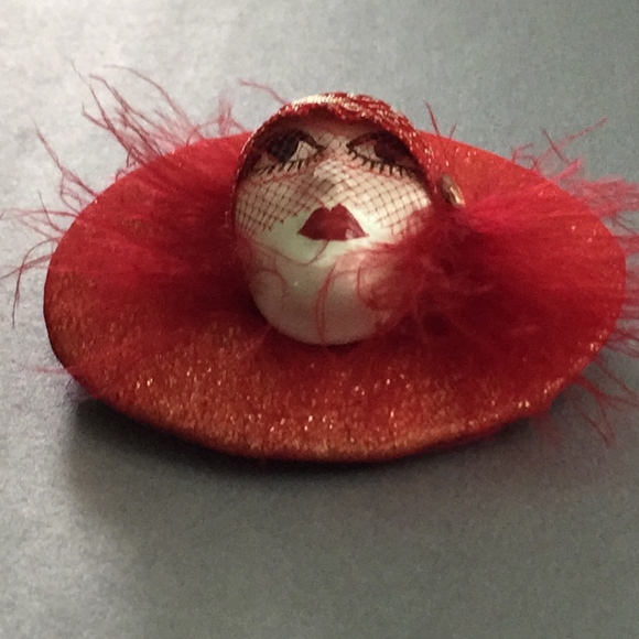 VINTAGE ARTISAN Red Feather Flapper Pin - Picture 3 of 5